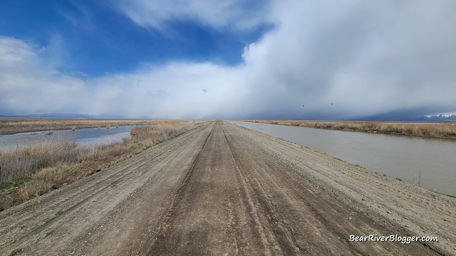 the east leg of the bear river migratory bird refuge auto tour route