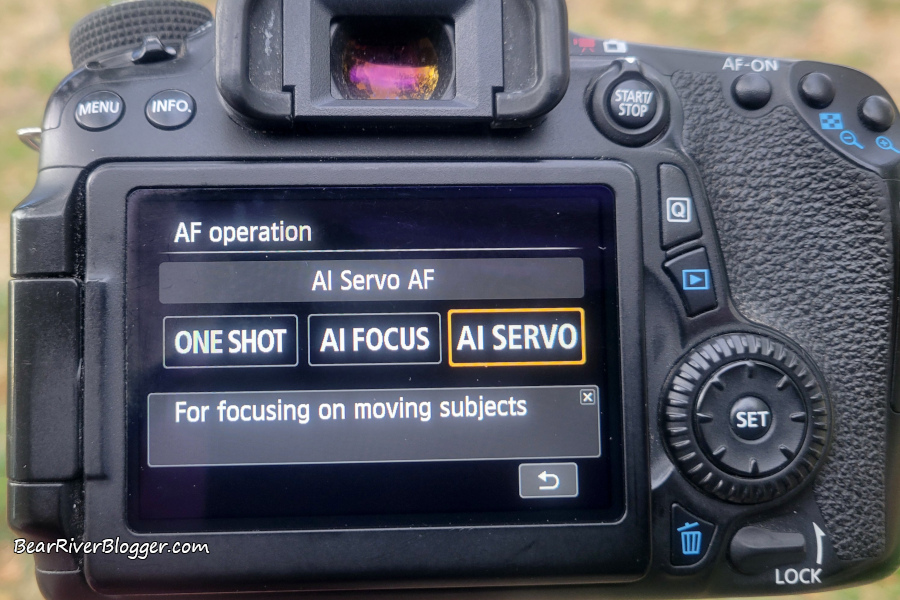 Canon camera showing the AI Servo function