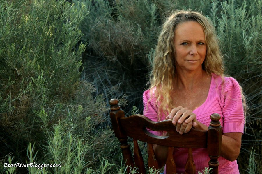 outdoor portrait photography session in a chair